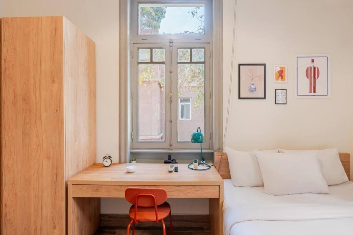 Economy Studio | Free WiFi