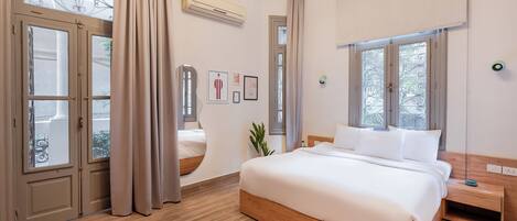 Free WiFi, bed sheets