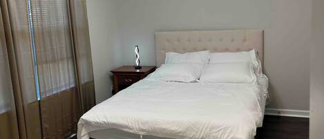 4 makuuhuonetta, työpöytä, silitysrauta/-lauta, Wi-Fi