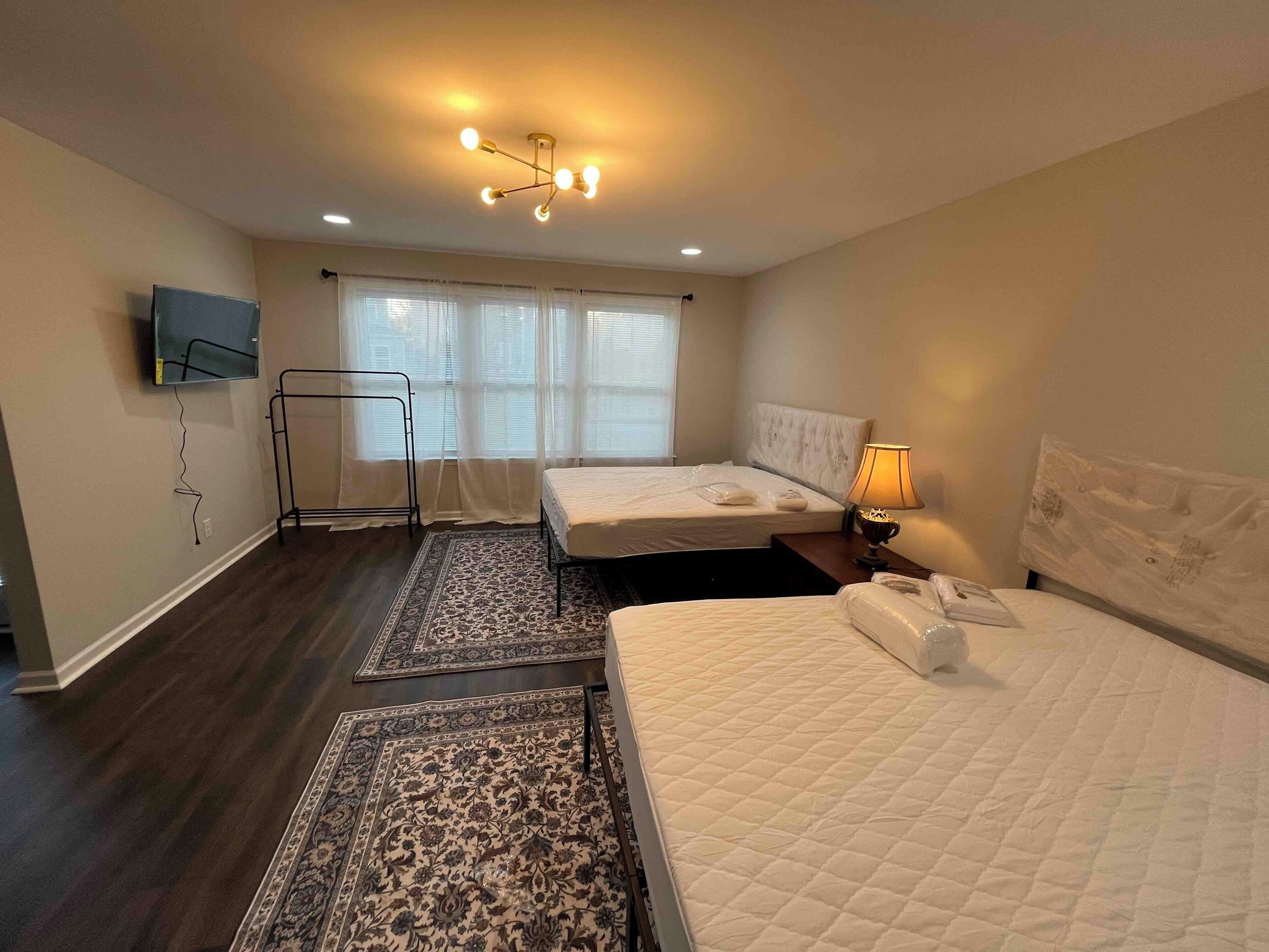 4 habitaciones, escritorio, tabla de planchar con plancha y wifi 