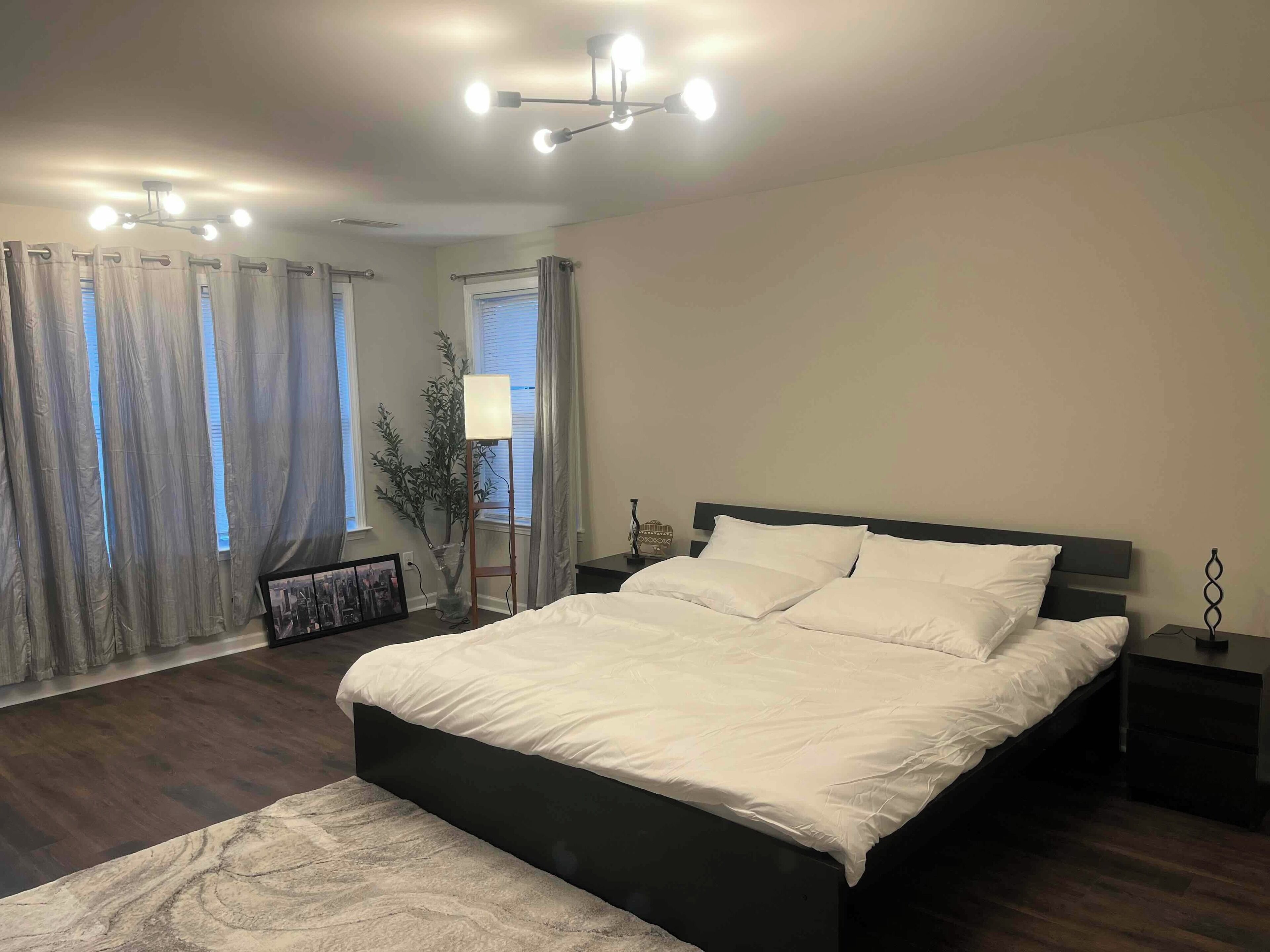 4 habitaciones, escritorio, tabla de planchar con plancha y wifi 