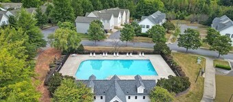 Spacious 4-bedroom house in Charlotte close to University and PNC Pavilion