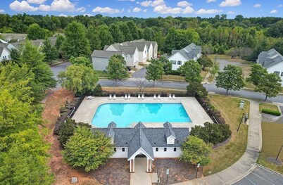 Spacious 4-bedroom house in Charlotte close to University and PNC Pavilion