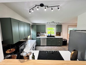 Fridge, microwave, oven, stovetop - Cozy & Comfortable Bungalow 1 - 1.5 mile to 5th Ave, Beach and Old Naples! (Naples)