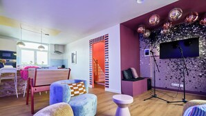 Unclassified image, 2 of 31, button - Paillettes fever, house with karaoke, 3 bedrooms (Croix)