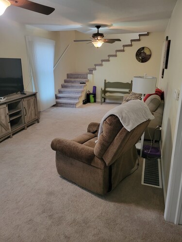 Cozy 2-bedroom house in Council Bluffs that is close to Downtown Omaha