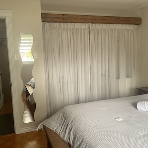 Iron/ironing board, WiFi, bed sheets - The glass balcony (Saint-Jérôme)