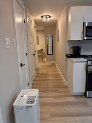 Private kitchen - Cozy 1 bedroom apartment. 5 mins to Moncton airport (Dieppe)