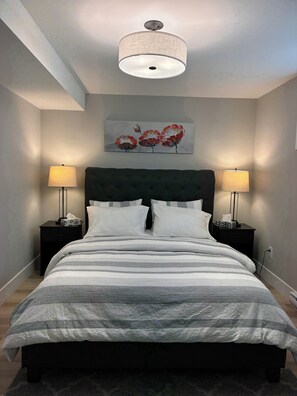 1 bedroom, iron/ironing board, WiFi, bed sheets - Cozy 1 bedroom apartment. 5 mins to Moncton airport (Dieppe)
