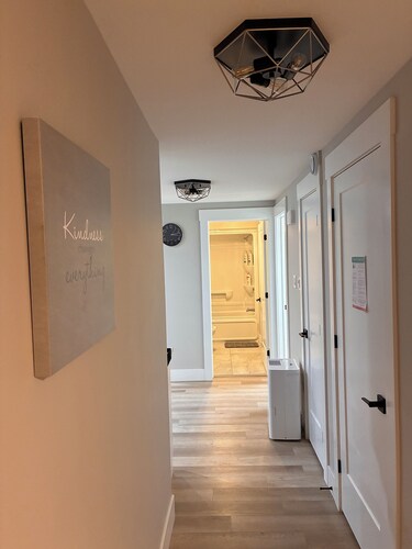 Cozy 1 bedroom apartment. 5 mins to Moncton airport