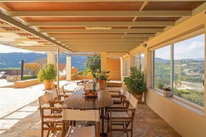 Outdoor dining - Sea Soul Luxury Villa with private swimming pool (Crete)