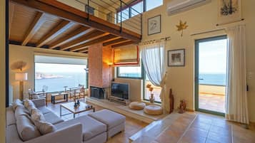 Smart TV, fireplace, table tennis