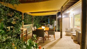 تناول الطعام بالخارج