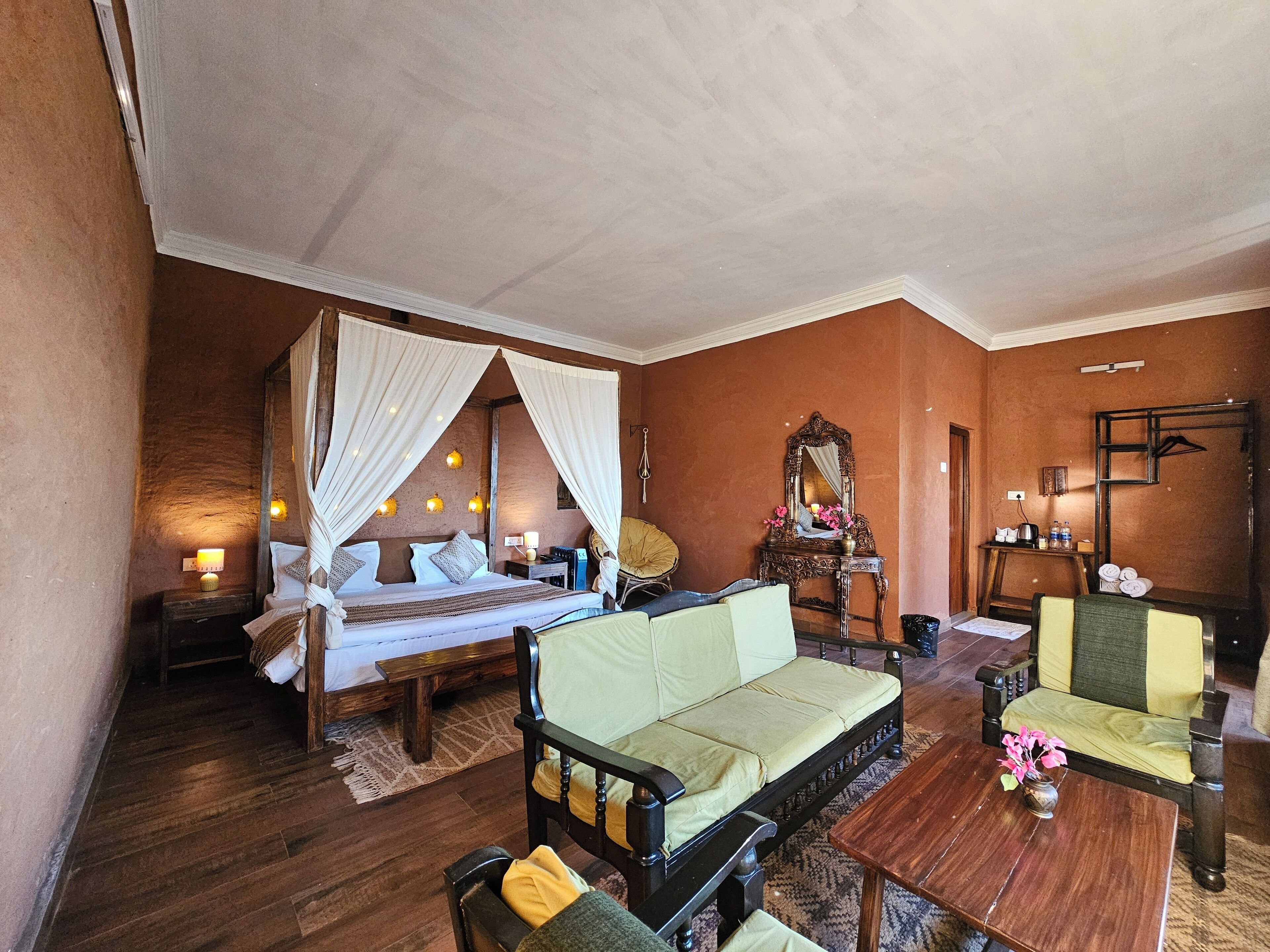 Double Room, 1 King Bed, Mountain View | Soundproofing, free WiFi