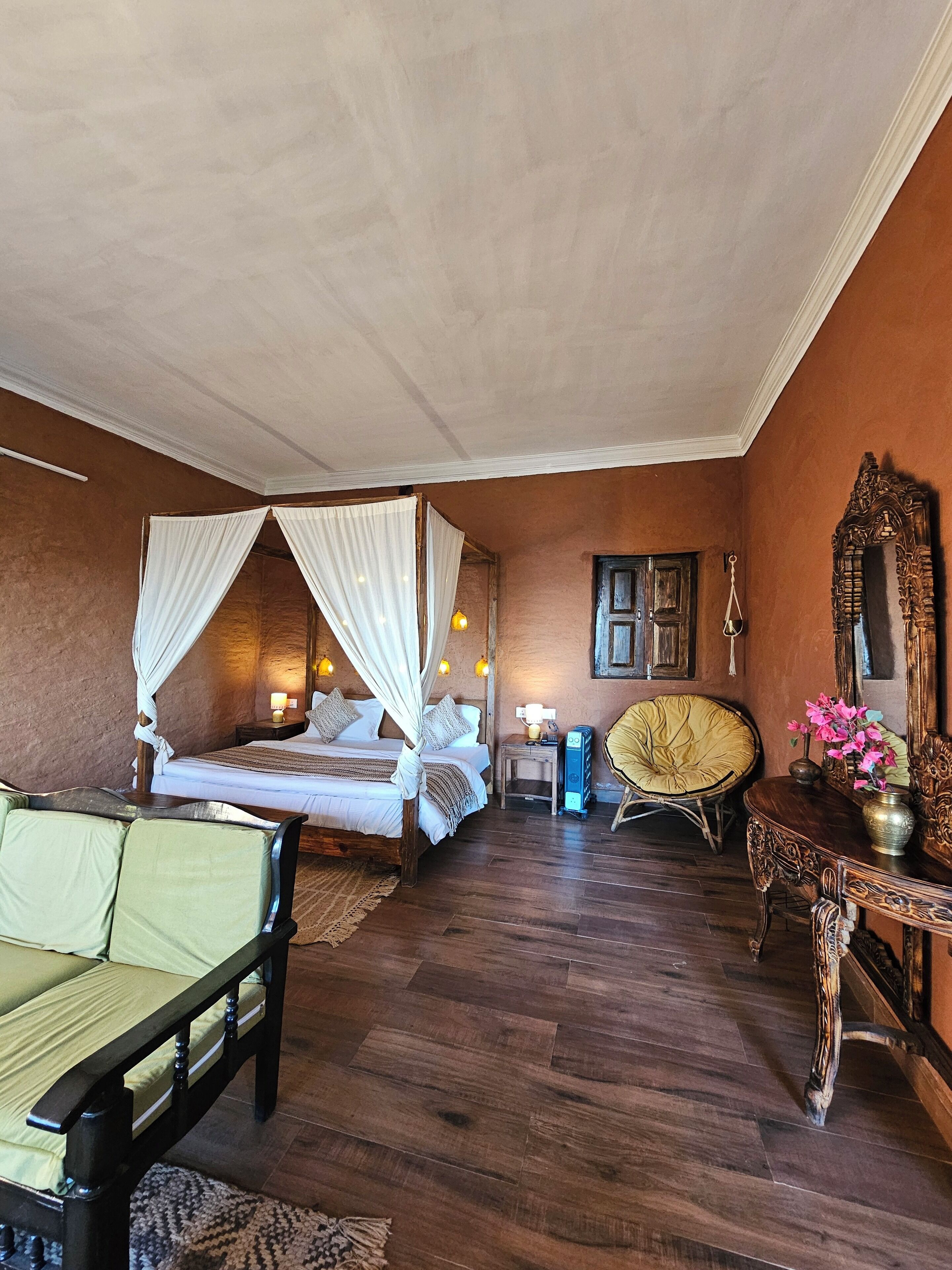 Double Room, 1 King Bed, Mountain View | Soundproofing, free WiFi