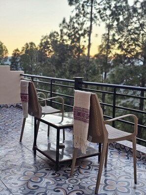 Deluxe Double Room, 1 King Bed, Mountain View | Terrace/patio
