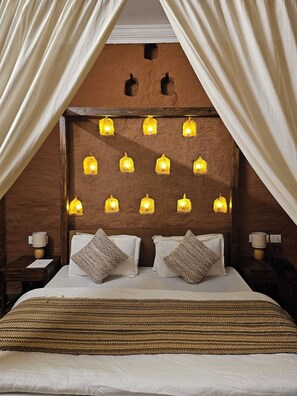 Double Room, 1 King Bed, Mountain View | Soundproofing, free WiFi