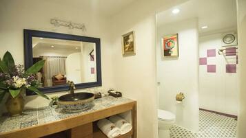 Deluxe Double or Twin Room, Mountain View | Bathroom | Shower, hair dryer, towels, soap