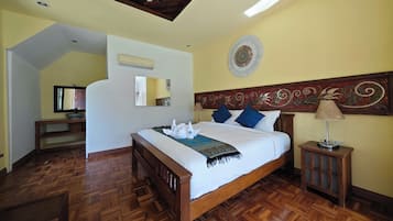 Deluxe Double or Twin Room, Mountain View | Desk, laptop workspace, free WiFi