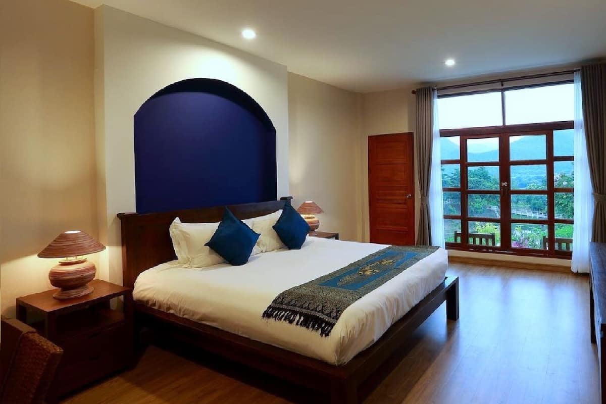 Panoramic-Doppel- oder -Zweibettzimmer, Nichtraucher, Seeblick | Blick auf die Berge