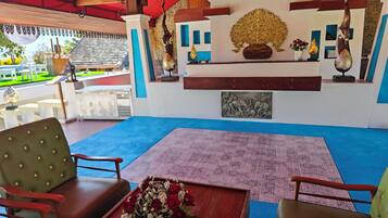 Coin salon dans le hall