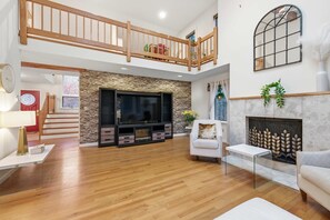 Una televisión, una oficina