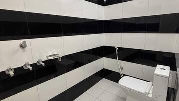 Deluxe Room | Bathroom