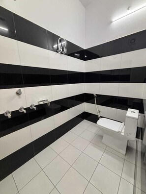 Deluxe Room | Bathroom