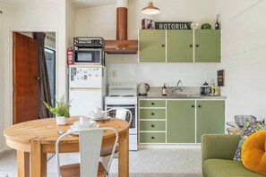 Cookware/dishes/utensils