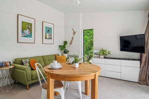 Dining - Inn Manahi - Sun Deck and Great Lake Views (Rotorua)