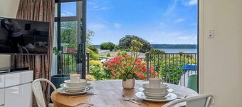 Inn Manahi - Cute One Bedroom with Sun Deck and Great Lake Views