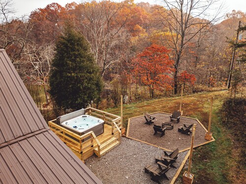 Private 3-bedroom Retreat w/ Hot tub in the Hocking Hills