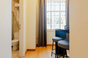 Superior Studio, City View | Living area