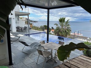 Outdoor dining - Luxury villa with exceptional sea view (Roses)
