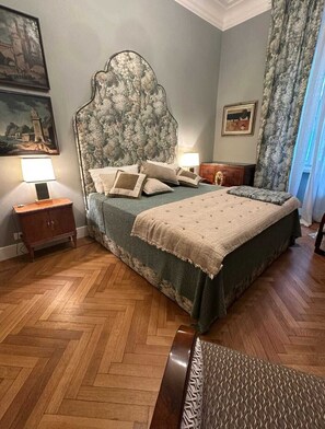 2 camere, una cassaforte in camera, una scrivania, ferro/asse da stiro
