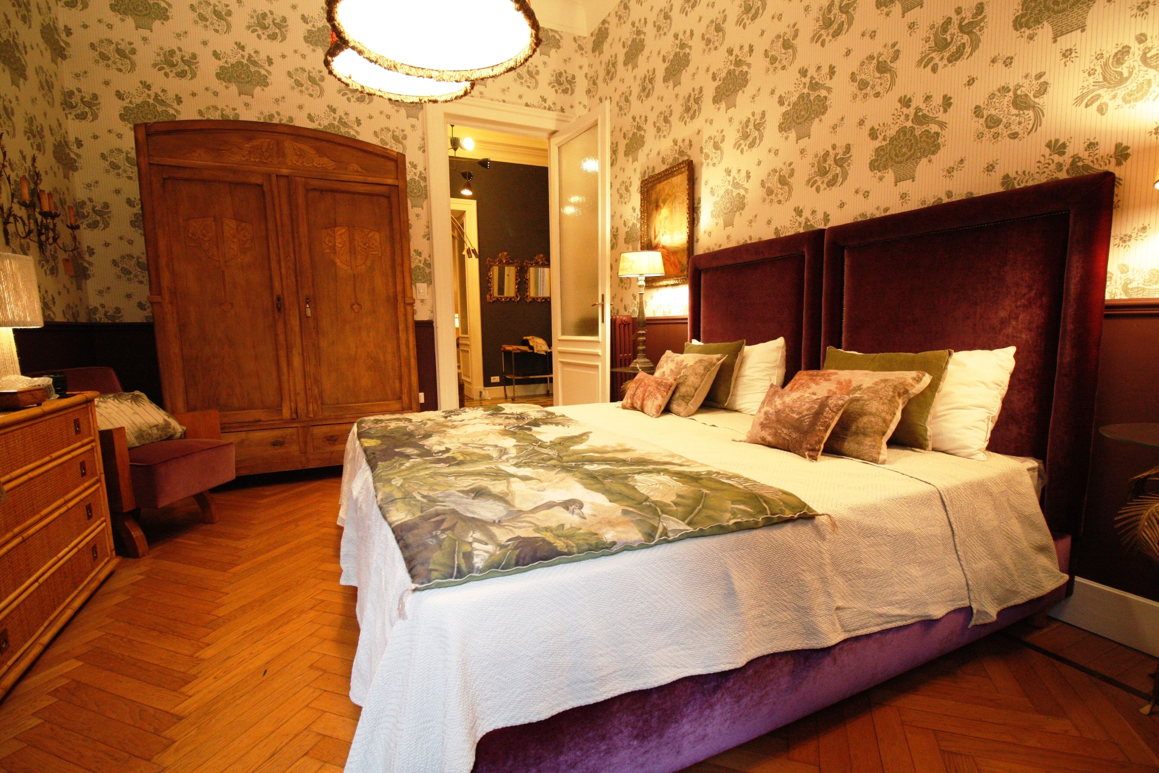 2 chambres, coffres-forts dans les chambres, bureau