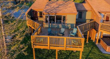 Snowshoe - 5 Bedroom, 3 Bath, Short Walk to Slopes, Across from the Village!