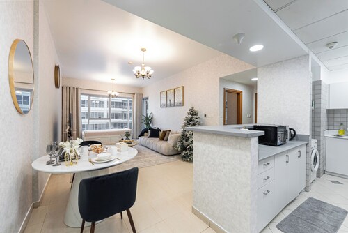 Elegant 1BR Apartment in Dubai  Luxury Stay