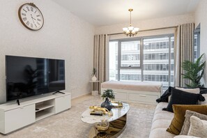 TV - Elegant 1BR Apartment in Dubai  Luxury Stay (Dubai)