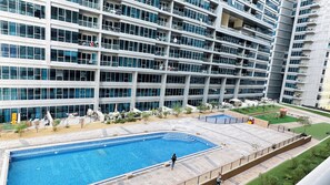 Pool - Elegant 1BR Apartment in Dubai  Luxury Stay (Dubai)
