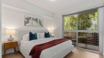 Meja, seterika/papan seterika, katil bayi mudah alih, Wi-fi percuma