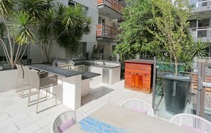 تناول الطعام بالخارج