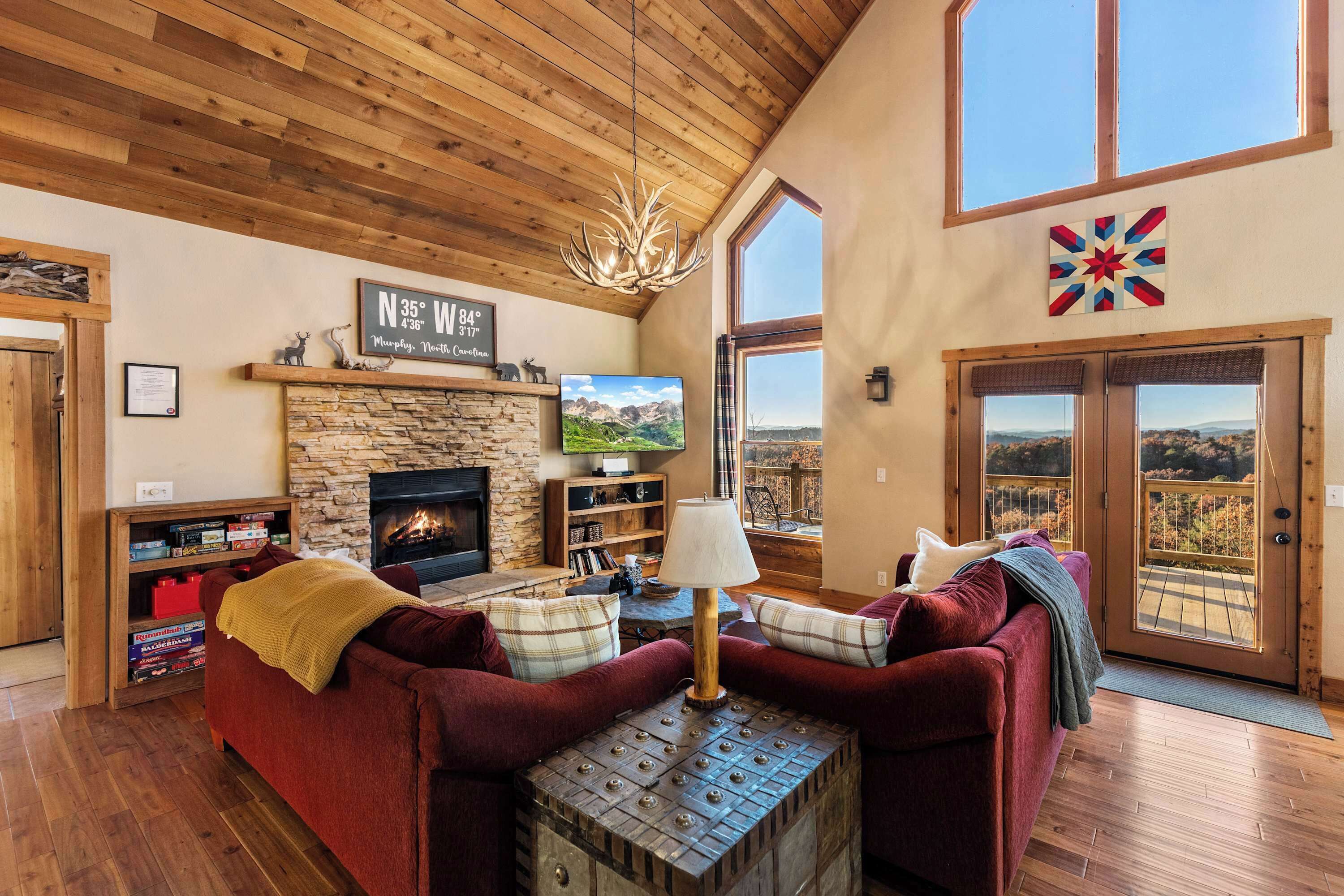 TV, fireplace