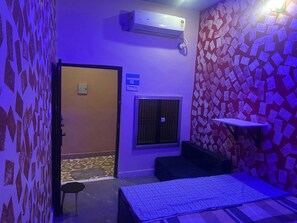 Family Room | Rollaway beds, bed sheets - Shree Sundar Guest House (Ayodhya)