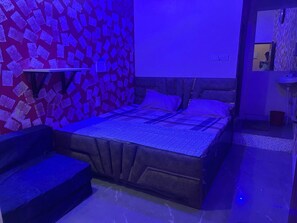 Family Room | Rollaway beds, bed sheets