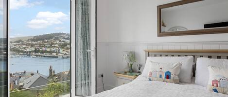 4 室のベッドルーム、アイロン / アイロン台、WiFi (無料)、ベッドシーツ