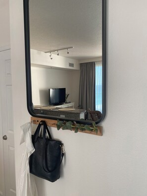 Interior - Cozy 1-bedroom beachfront condo in delightful Panama City Beach with AC Sleeps 6 (Panama City Beach)