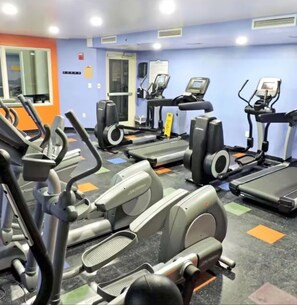 Fitness facility - Cozy 1-bedroom beachfront condo in delightful Panama City Beach with AC Sleeps 6 (Panama City Beach)