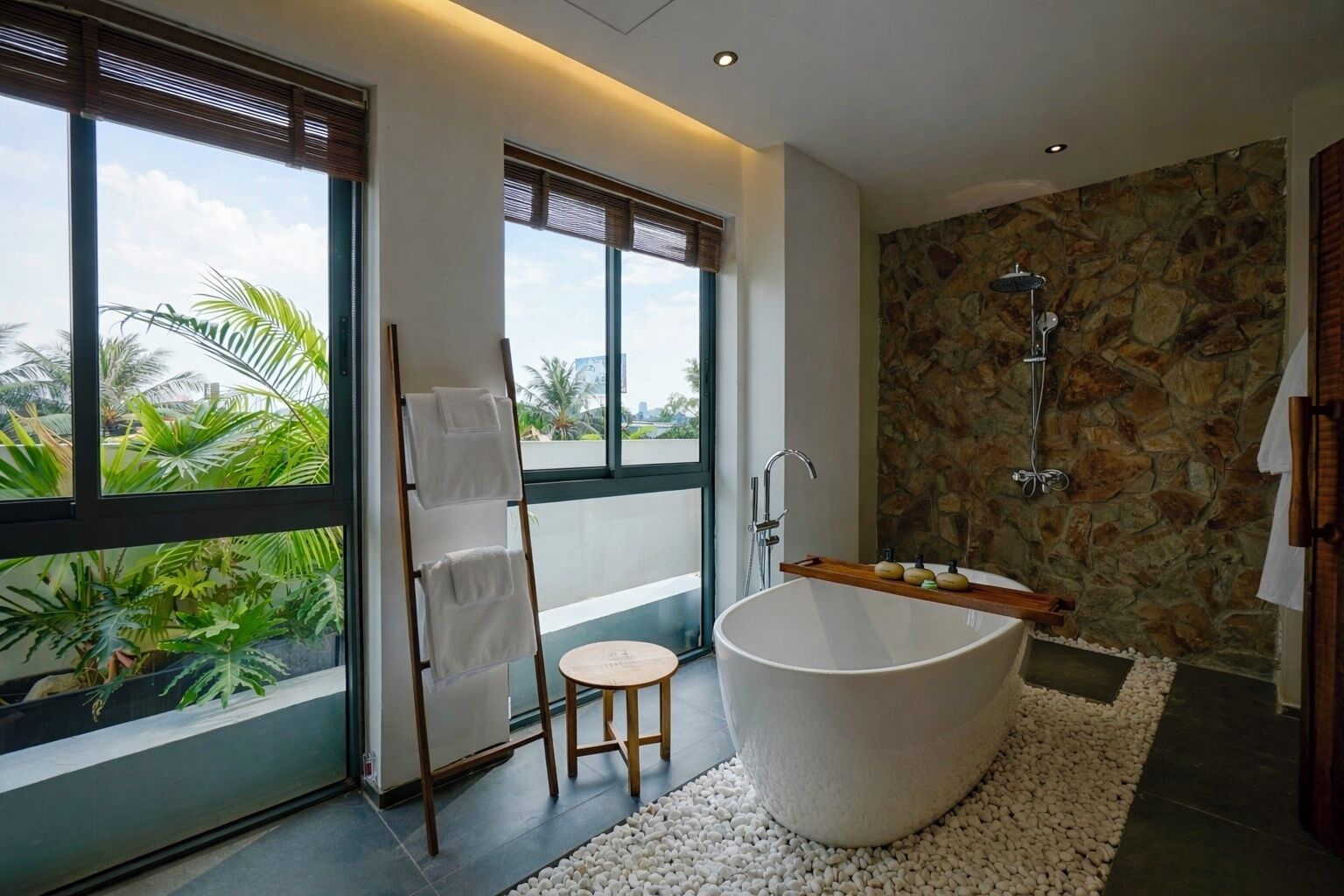 Luxury Studio Suite, City View | Bathroom | Free toiletries, hair dryer, bathrobes, slippers