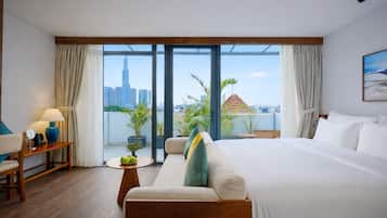 Phòng đôi Executive | Minibar, bàn, khu vực làm việc phù hợp cho laptop